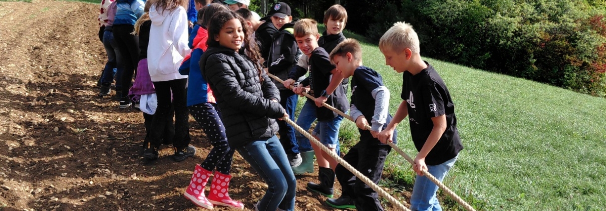 Schüler pflügen